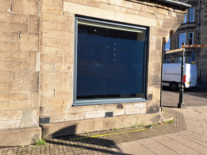 Allume 2 meteres shown in front of window