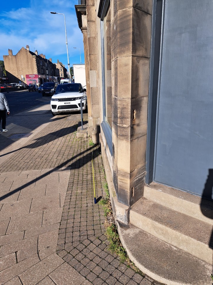 Allume 2 metres shown in front of window